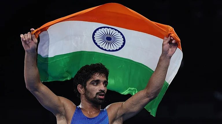 Men's 57kg free-style wrestling: Aman Sehrawat of India celebrates defeating Darian Toi Cruz of Puerto Rico  - | Photo: EPA-EFE/VASSIL DONEV VIA PTI